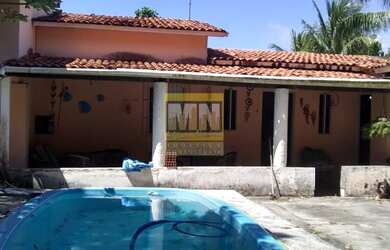 Imagem: A casa possui 3 Dormitórios, 1 Suíte, 3 Banheiros, 450m²