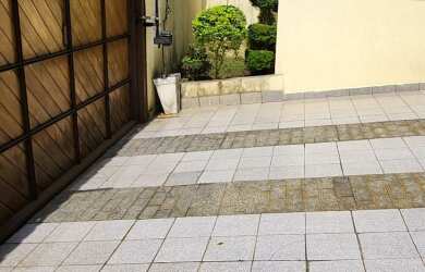 Imagem: A casa possui 3 Dormitórios, 3 Suítes, 1 Banheiro, 6 Vagas