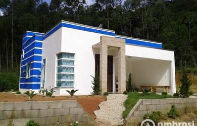 Imagem: A casa possui 2 Dormitórios, 1 Banheiro e está localizado