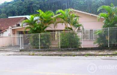 Imagem: A casa possui 3 Dormitórios, 1 Suíte, 1 Banheiro, 420m² de