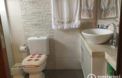 Imagem 5: Casa na Guabiruba. Guarda roupa, 920m² de Áreae4 Dormitórios