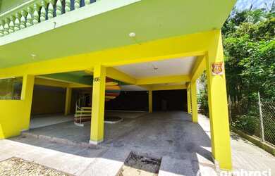 Imagem: A casa possui 3 Dormitórios, 1 Suíte, 1 Banheiro e está