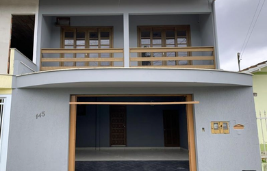 Imagem: A casa possui 4 Dormitórios, 2 Banheiros, 133m² de Área Privada