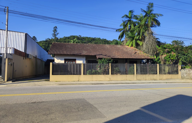 Imagem: A casa está localizado em Guabiruba, SC para alugar por