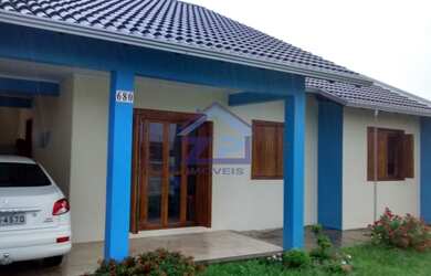 Imagem: A casa possui 3 Dormitórios, 1 Suíte, 2 Banheiros e 300m²