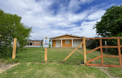 Imagem: A casa possui 3 Dormitórios, 1 Suíte, 2 Banheiros, 780m²