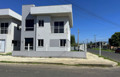 Imagem: A casa possui 3 Dormitórios, 1 Suíte, 3 Banheiros e está