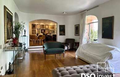 Imagem: A casa possui 4 Dormitórios, 3 Suítes, 5 Banheiros e 3 Vagas