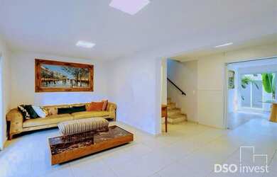 Imagem: A casa possui 3 Dormitórios, 3 Suítes, 5 Banheiros e 2 Vagas