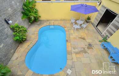 Imagem: A casa possui 5 Dormitórios, 2 Suítes, 4 Banheiros, 2 Vagas