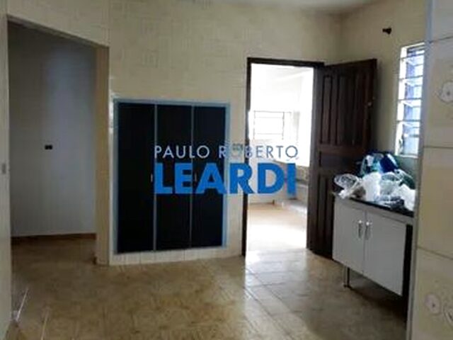 Imagem: A casa possui 4 Dormitórios, 3 Banheiros, 5 Vagas na