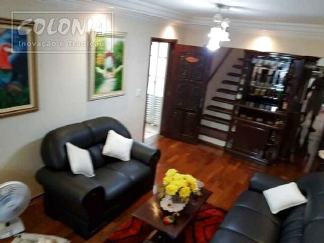 Imagem: A casa possui 3 Dormitórios, 1 Suíte, 1 Banheiro, 3 Vagas