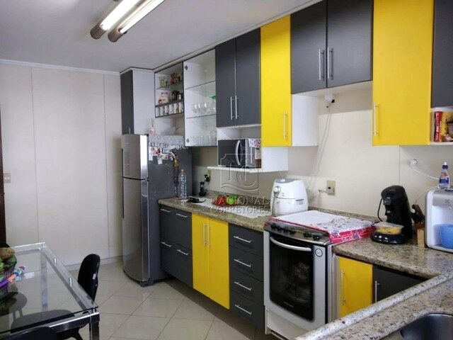 Imagem: O apartamento possui 3 Dormitórios, 1 Banheiro, 3 Vagas na