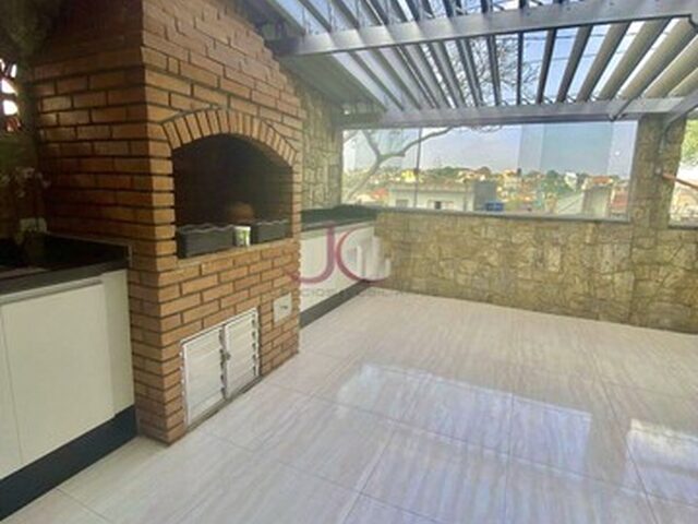 Imagem: A casa possui 2 Dormitórios, 1 Suíte, 2 Banheiros, 3