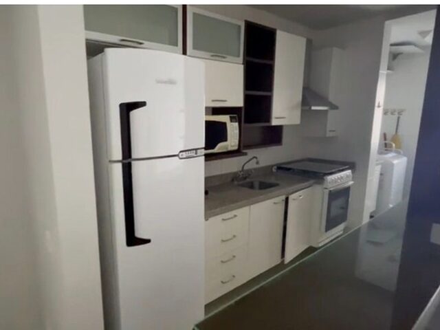Imagem: O apartamento possui 2 Dormitórios, 2 Banheiros, Acomodam