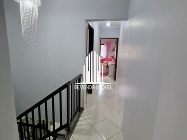 Imagem: A casa possui 3 Dormitórios, 1 Suíte, 2 Banheiros, 2