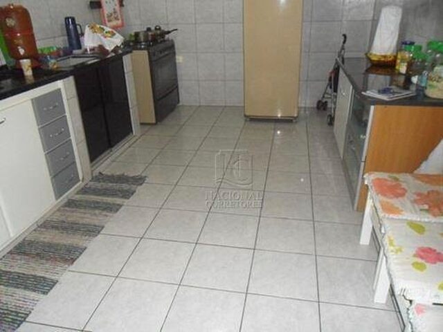 Imagem: A casa possui 5 Dormitórios, 3 Banheiros, 3 Vagas na