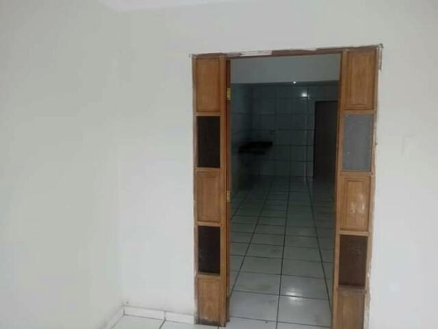 Imagem: A casa possui 2 Dormitórios, 2 Banheiros, 1 Vaga na garagem