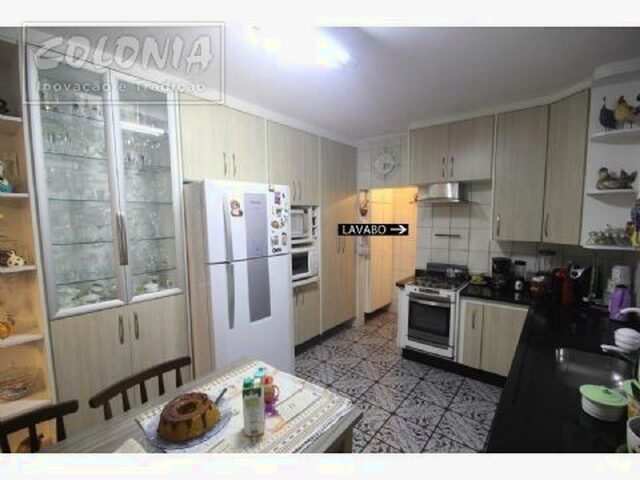 Imagem: A casa possui 4 Dormitórios, 2 Suítes, 3 Banheiros, 3