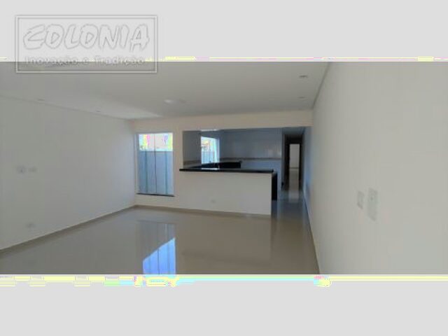 Imagem: A casa possui 3 Dormitórios, 1 Suíte, 3 Banheiros, 5