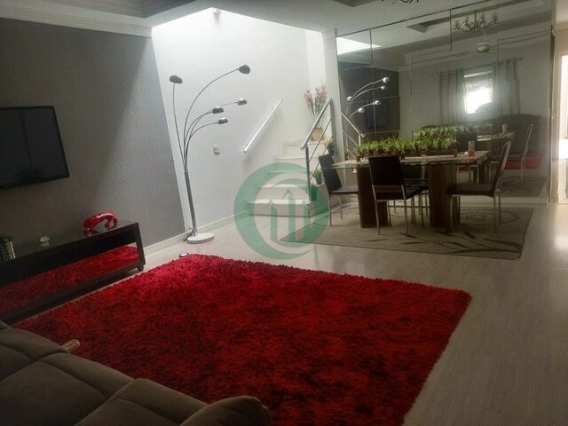 Imagem: A casa possui 4 Dormitórios, 1 Suíte, 2 Banheiros, 4